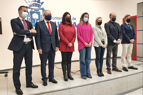 Foto familia patrocinadores y Ayto.  presentación campaña Juguetes.