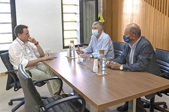 Foto reunión en sede EMAHSA
