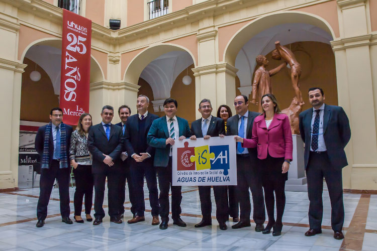 Foto presentación Cátedra, alcalde y autoridades