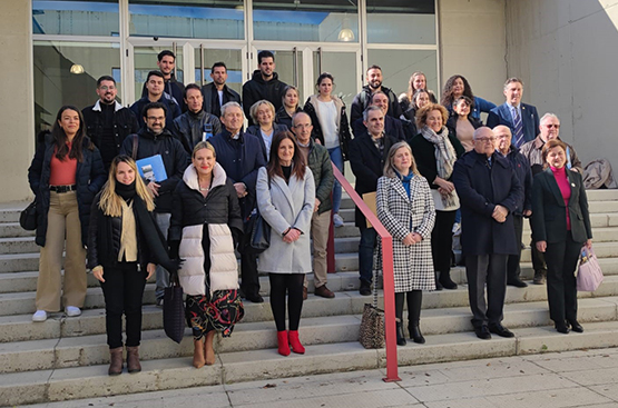 Foto familia participantes en el Máster