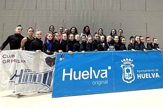 Foto Familia Club y autoridades