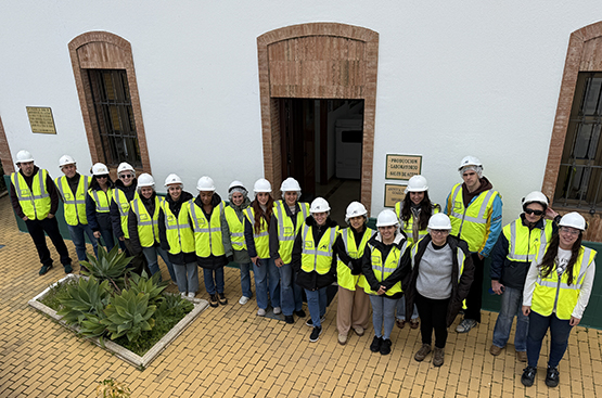 Foto alumnos en la visita a la ETAP