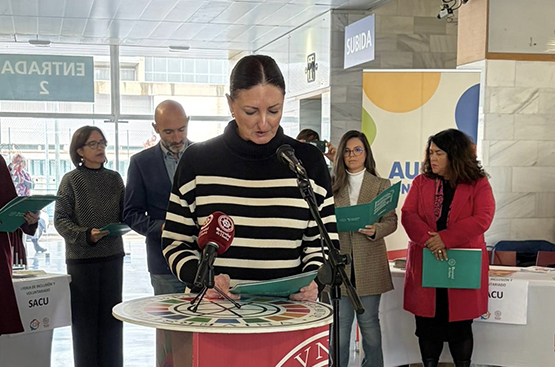 Foto ponencia directora sostenibilidad EMAHSA