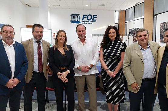 Foto familia en la FOE