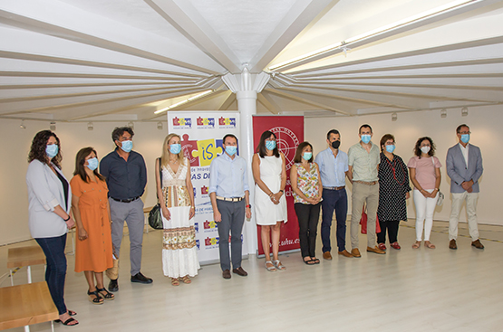 Foto familia encuentro Proyectos UHU - Cátedra emahsa