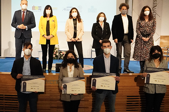 Foto autoridades UHU, Alumnos y Aguas de Huelva
