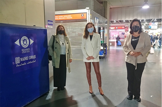 Foto de los representantes Ayto, AH y Madre Coraje